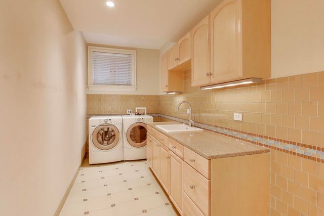 1718 W Wrightwood Avenue, Chicago, IL 60614