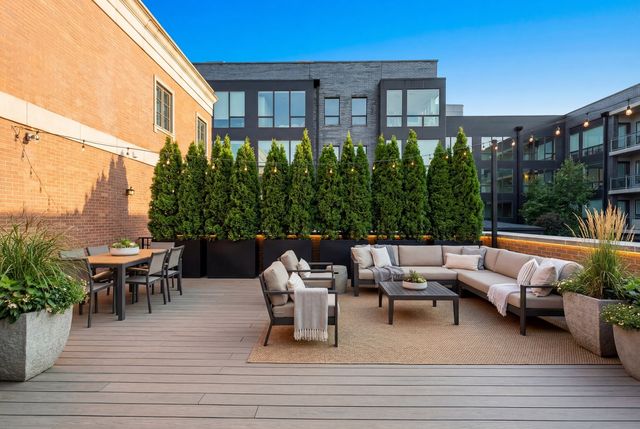 1718 W Wrightwood Avenue, Chicago, IL 60614