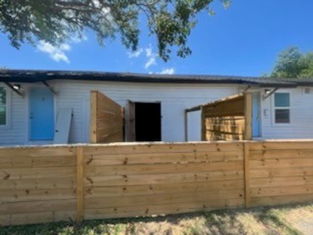 1002 23rd St, Corpus Christi, TX 78405