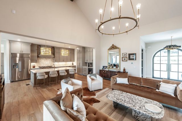 1305 Twin Springs Dr, Brentwood, TN 37027