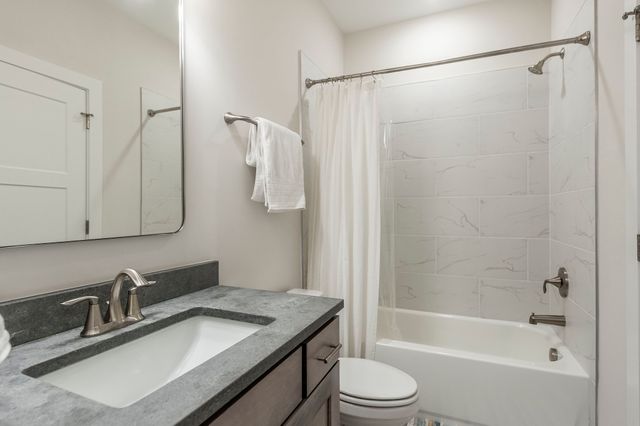 1305 Twin Springs Dr, Brentwood, TN 37027