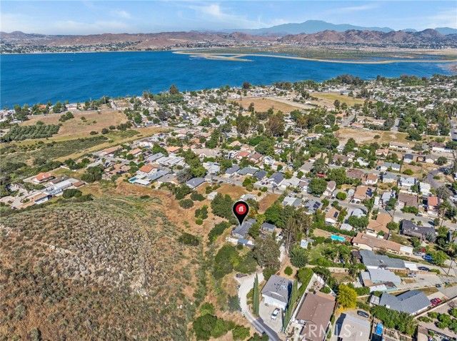 33180 Hollister, Lake Elsinore, CA 92530