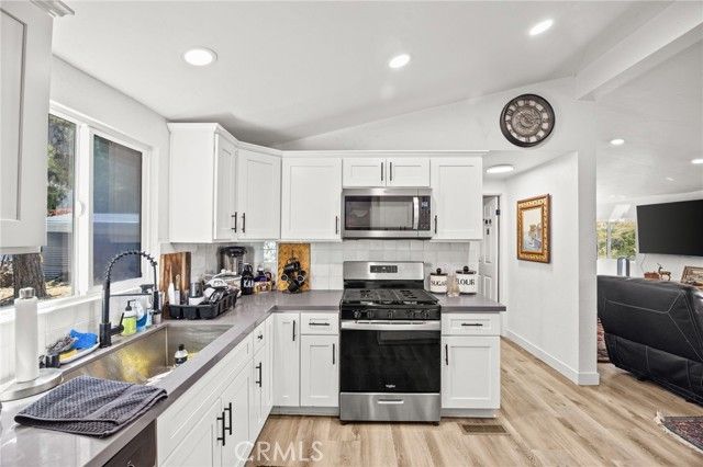 33180 Hollister, Lake Elsinore, CA 92530