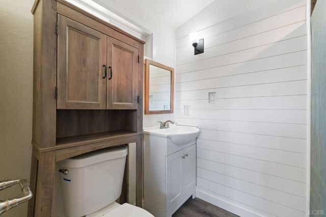 1004 E Myrtle Street, Hanford, CA 93230