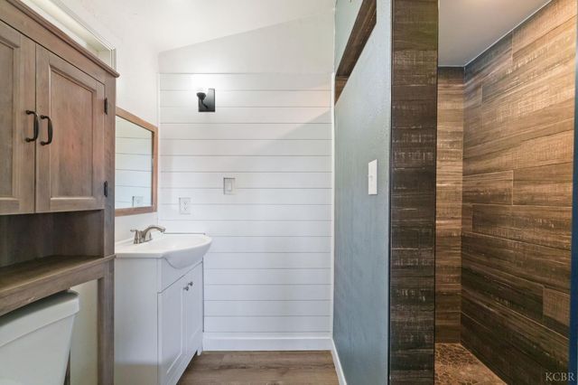 1004 E Myrtle Street, Hanford, CA 93230