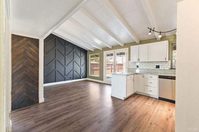 1004 E Myrtle Street, Hanford, CA 93230