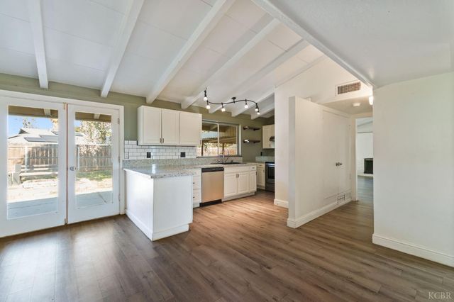 1004 E Myrtle Street, Hanford, CA 93230