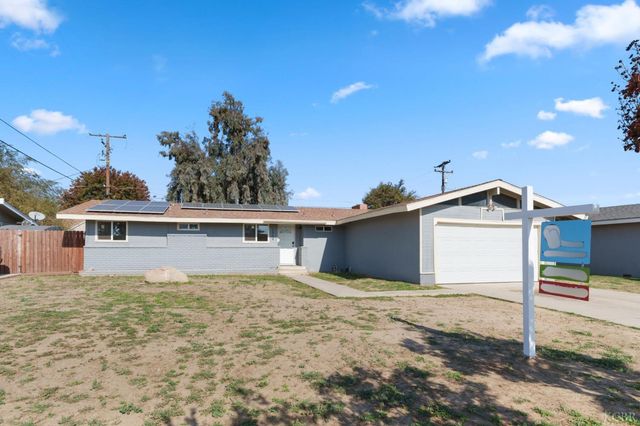 1004 E Myrtle Street, Hanford, CA 93230