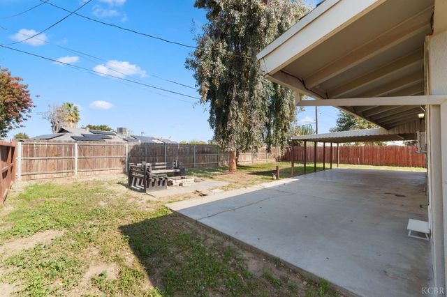 1004 E Myrtle Street, Hanford, CA 93230