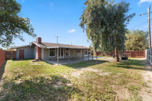 1004 E Myrtle Street, Hanford, CA 93230