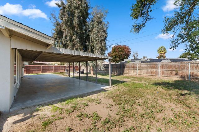 1004 E Myrtle Street, Hanford, CA 93230