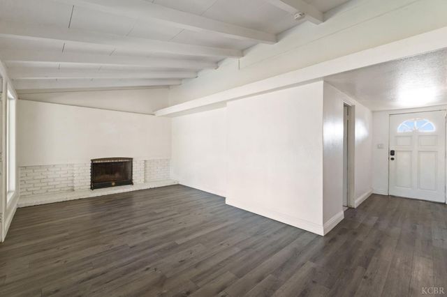 1004 E Myrtle Street, Hanford, CA 93230