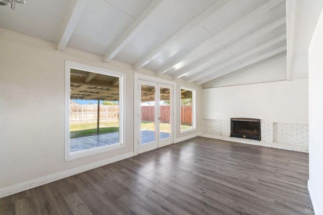 1004 E Myrtle Street, Hanford, CA 93230