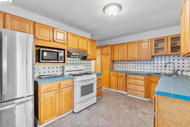 3275 Hyde, Oakland, CA 94601