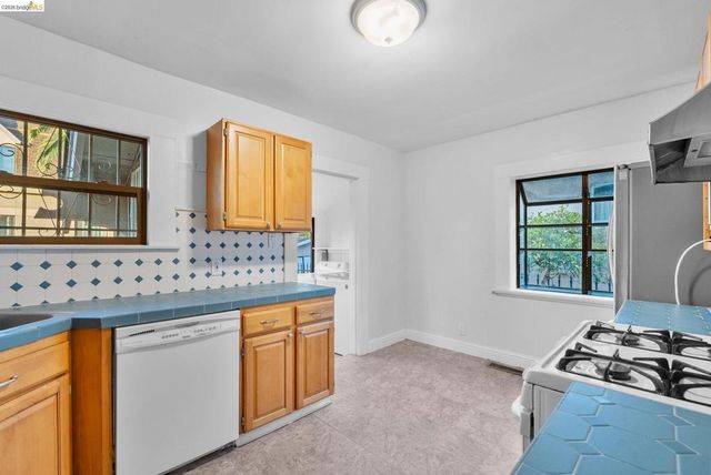 3275 Hyde, Oakland, CA 94601