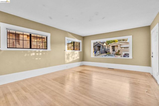 3275 Hyde, Oakland, CA 94601