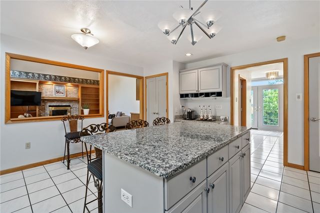 336 Cobblestone Cir, Robinson Twp, PA 15136