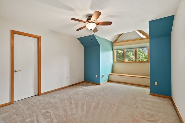 336 Cobblestone Cir, Robinson Twp, PA 15136