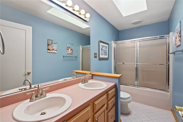 336 Cobblestone Cir, Robinson Twp, PA 15136