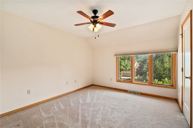 336 Cobblestone Cir, Robinson Twp, PA 15136