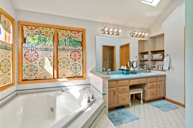 336 Cobblestone Cir, Robinson Twp, PA 15136