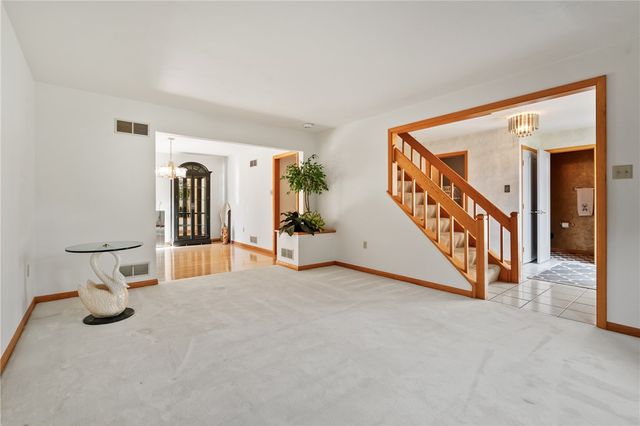 336 Cobblestone Cir, Robinson Twp, PA 15136