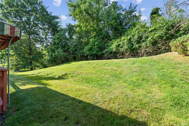 336 Cobblestone Cir, Robinson Twp, PA 15136