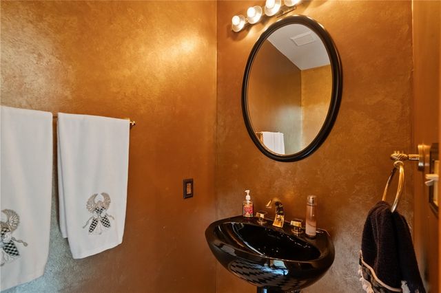 336 Cobblestone Cir, Robinson Twp, PA 15136