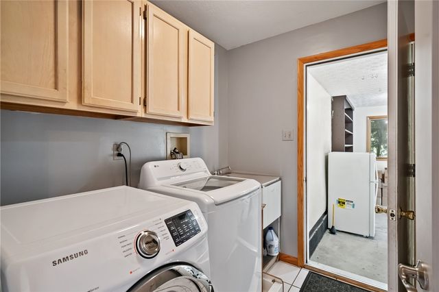 336 Cobblestone Cir, Robinson Twp, PA 15136