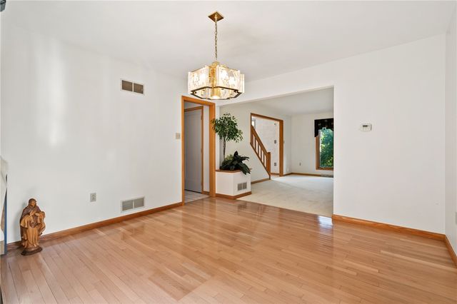 336 Cobblestone Cir, Robinson Twp, PA 15136