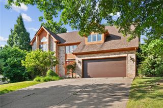 336 Cobblestone Cir, Robinson Twp, PA 15136