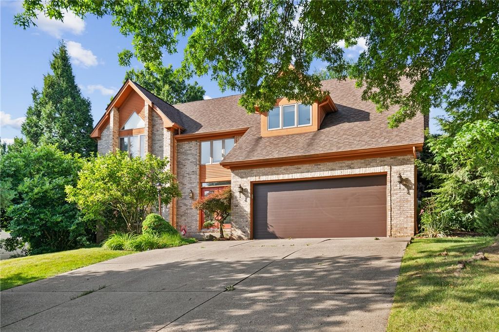 336 Cobblestone Cir, Robinson Twp, PA 15136