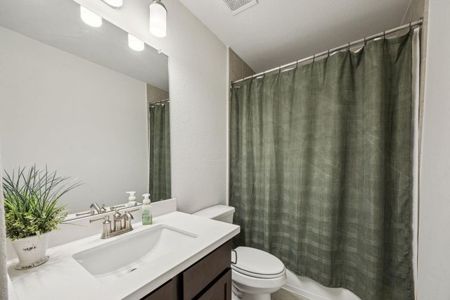 200 Valley Ranch Trail, Dayton, TX 77535