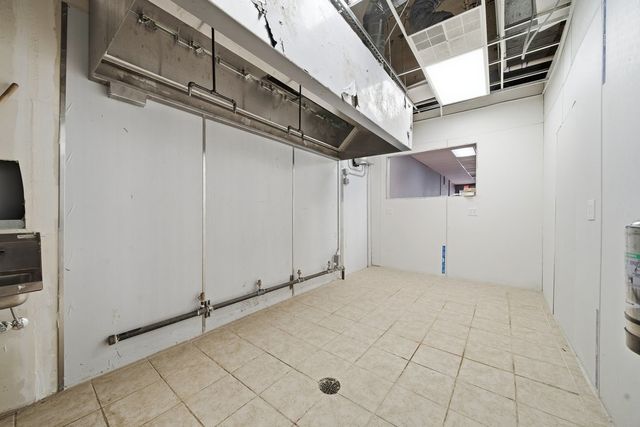 81 W Jefferson Street, Joliet, IL 60432