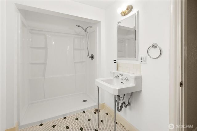 10740 Interlake Avenue N, Seattle, WA 98133