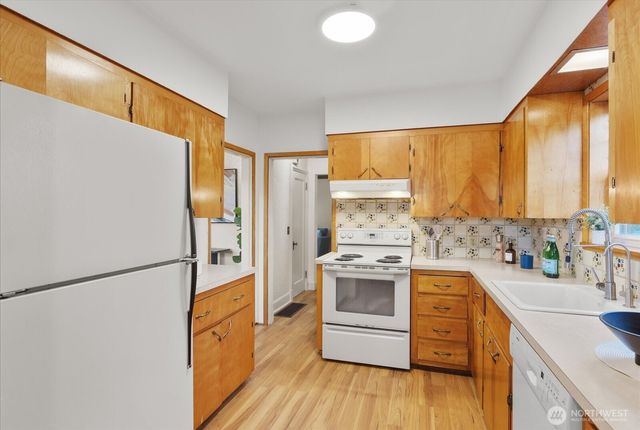 10740 Interlake Avenue N, Seattle, WA 98133