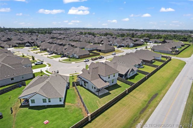 10202 S 226th East Avenue, Broken Arrow, OK 74014
