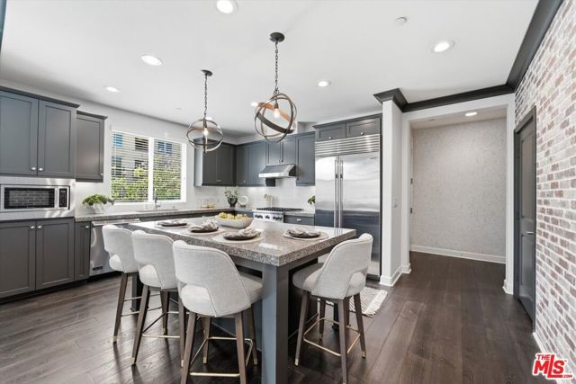 12534 W Fielding Circle 3, Los Angeles, CA 90094