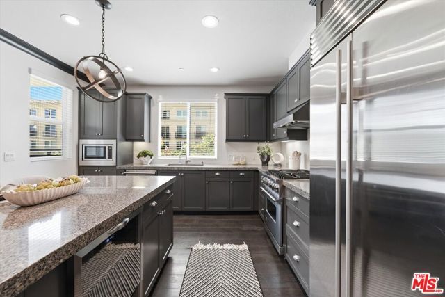 12534 W Fielding Circle 3, Los Angeles, CA 90094
