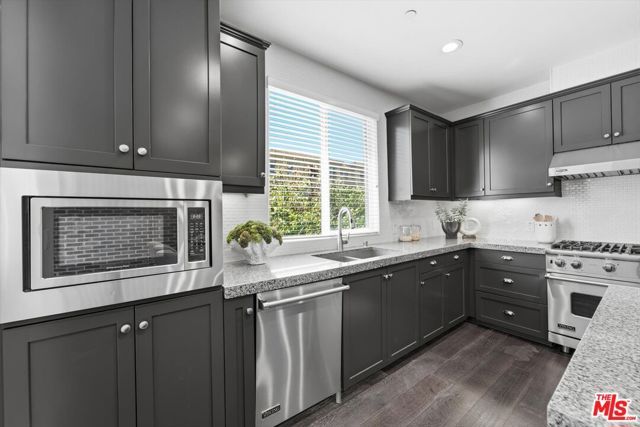 12534 W Fielding Circle 3, Los Angeles, CA 90094