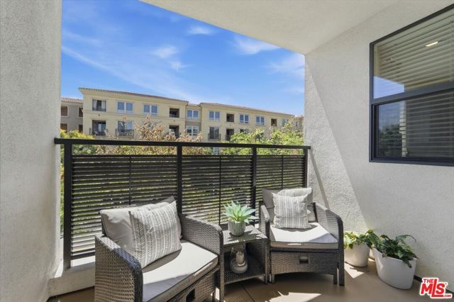 12534 W Fielding Circle 3, Los Angeles, CA 90094