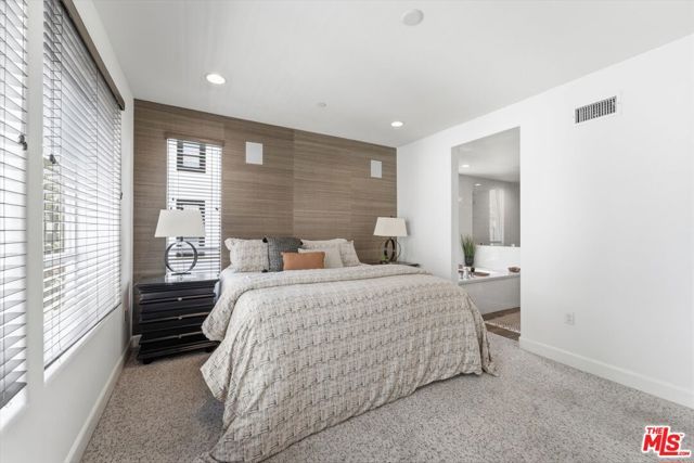 12534 W Fielding Circle 3, Los Angeles, CA 90094