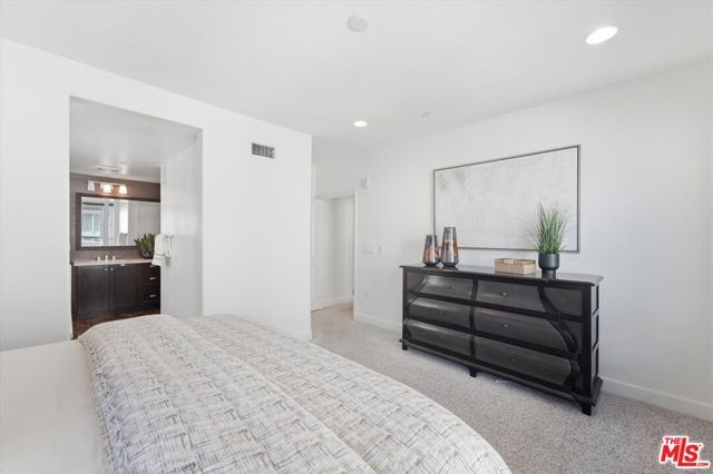 12534 W Fielding Circle 3, Los Angeles, CA 90094