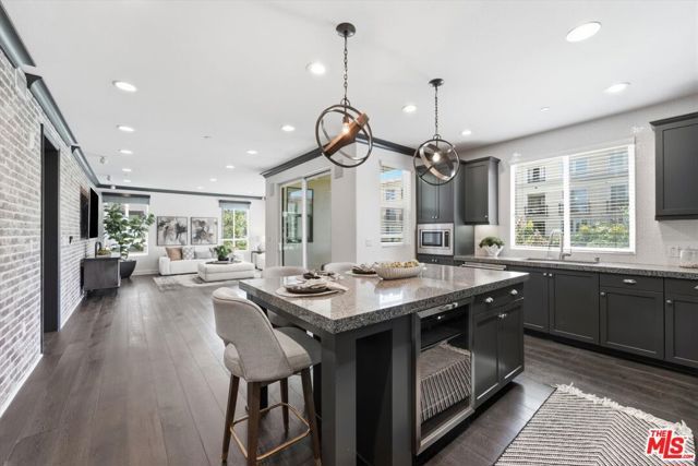 12534 W Fielding Circle 3, Los Angeles, CA 90094