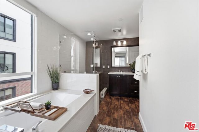 12534 W Fielding Circle 3, Los Angeles, CA 90094