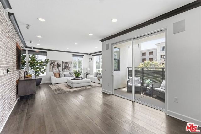 12534 W Fielding Circle 3, Los Angeles, CA 90094