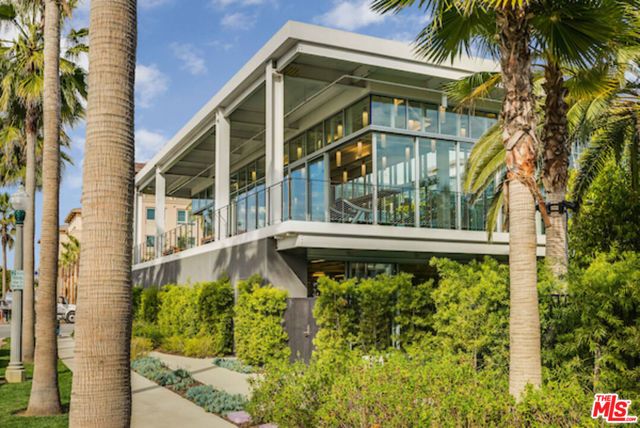 12534 W Fielding Circle 3, Los Angeles, CA 90094