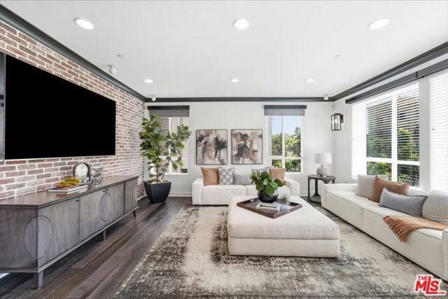 12534 W Fielding Circle 3, Los Angeles, CA 90094