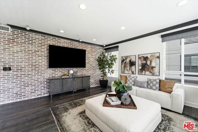 12534 W Fielding Circle 3, Los Angeles, CA 90094