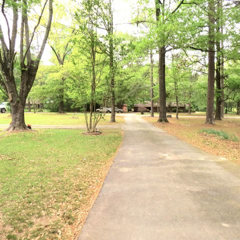 8450 Victoria Drive, Pine Bluff, AR 71603